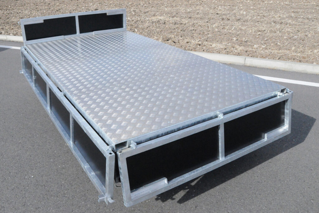 軽カーゴトレーラーの販売、けん引免許不要、普通免許でOK、左右のあおり開閉可能