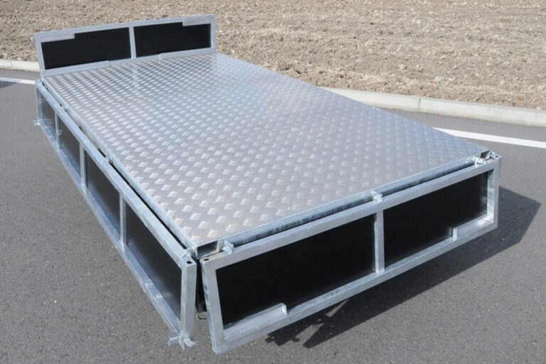 軽カーゴトレーラーの販売、けん引免許不要、普通免許でOK、左右のあおり開閉可能